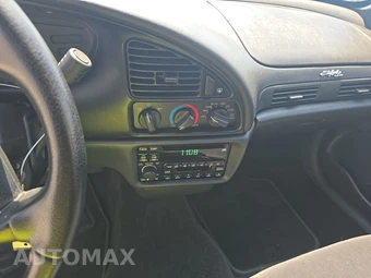 1997 Buick Skylark Custom Sedan – miniatura 11