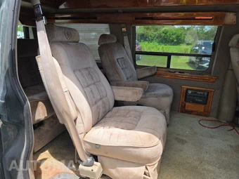 1997 Chevrolet G1500 Upfitter Van 135.0" WB - miniatura 13