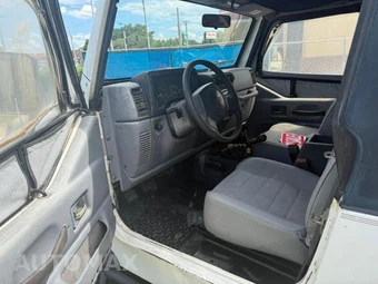 1997 Jeep Wrangler SE - miniatura 11