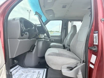1998 Ford E-350 Club Wagon XLT 138.0" WB - miniatura 10