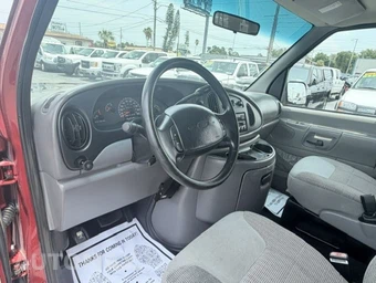 1998 Ford E-350 Club Wagon XLT 138.0" WB - miniatura 11