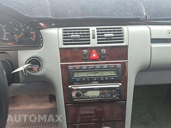 1998 Mercedes-Benz E 300 Sedan – miniatura 10