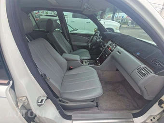 1998 Mercedes-Benz E 300 Sedan – miniatura 18