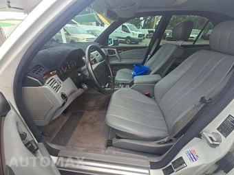 1998 Mercedes-Benz E 300 Sedan – miniatura 6