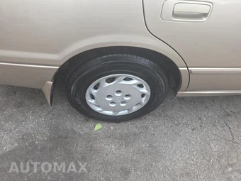 1998 Toyota Camry LE – miniatura 10