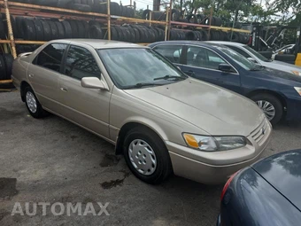1998 Toyota Camry LE – miniatura 3