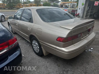 1998 Toyota Camry LE – miniatura 6