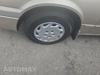 1998 Toyota Camry LE – miniatura 8