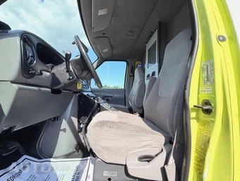 1999 Ford Super Duty E-350 Recreational Van 138.0" WB - miniatura 11
