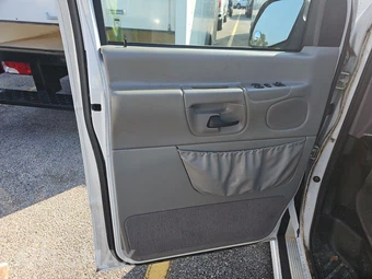 1999 Ford Super Duty E-350 Wagon XLT 138.0" WB - miniatura 9