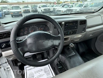 1999 Ford Super Duty F-350 Cab Chassis XL Regular Cab DRW - miniatura 12
