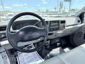 1999 Ford Super Duty F-550 Cab Chassis XL Regular Cab DRW - miniatura 13