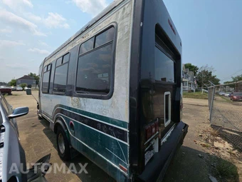 1999 Ford Super Duty RV Cutaway DRW - miniatura 2