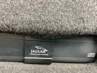 1999 Jaguar XK8 Convertible - miniatura 44