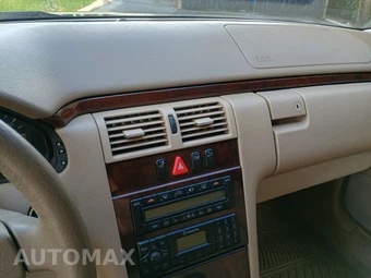 1999 Mercedes-Benz E 320 Sedan – miniatura 32