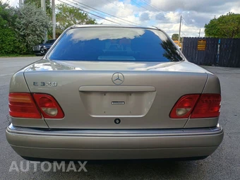 1999 Mercedes-Benz E 320 Sedan – miniatura 4