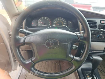 1999 Toyota 4Runner SR5 – miniatura 10