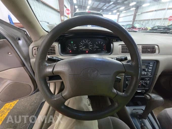 1999 Toyota Camry LE – miniatura 10