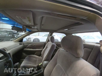 1999 Toyota Camry LE – miniatura 18