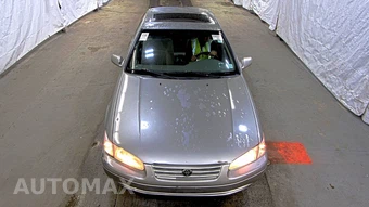 1999 Toyota Camry LE – miniatura 2
