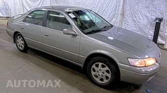 1999 Toyota Camry LE – miniatura 3