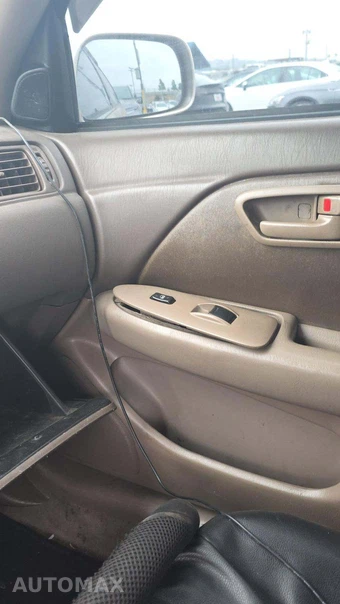1999 Toyota Camry LE – miniatura 32