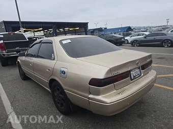 1999 Toyota Camry LE – miniatura 6