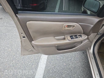 1999 Toyota Camry LE – miniatura 9