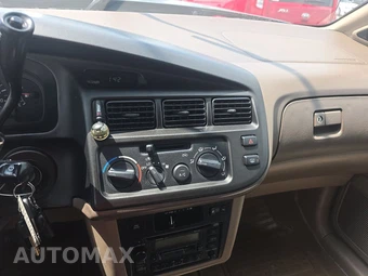 1999 Toyota Sienna LE 114.2" WB – miniatura 17