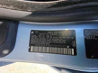 2000 BMW M5 Sedan - miniatura 2