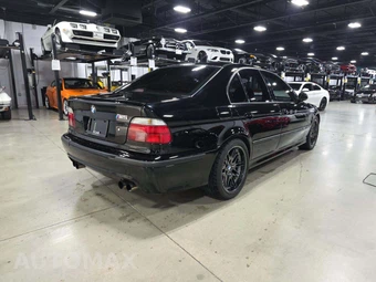 2000 BMW M5 Sedan – miniatura 3