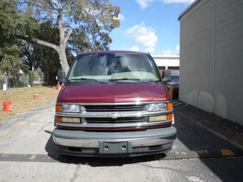 2000 Chevrolet Express G1500 Upfitter Van 135.0" WB - miniatura 3