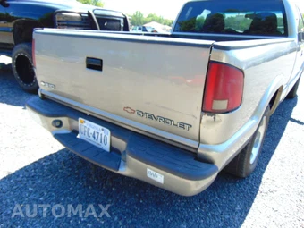 2000 Chevrolet S-10 Base Extended Cab Medium Bed – miniatura 3