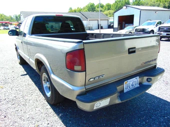 2000 Chevrolet S-10 Base Extended Cab Medium Bed – miniatura 4