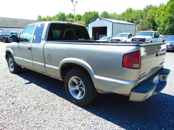 2000 Chevrolet S-10 Base Extended Cab Medium Bed – miniatura 5