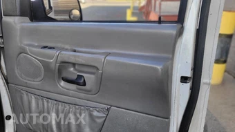 2000 Ford E-150 Wagon XL 138.0" WB - miniatura 19
