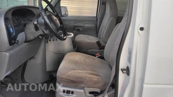 2000 Ford E-150 Wagon XL 138.0" WB - miniatura 2