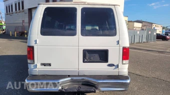 2000 Ford E-150 Wagon XL 138.0" WB - miniatura 3