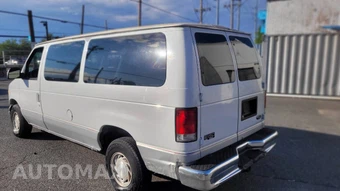 2000 Ford E-150 Wagon XL 138.0" WB - miniatura 8
