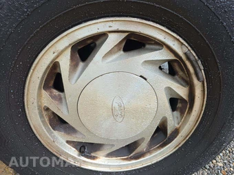 2000 Ford E-150 Wagon XL 138.0" WB – miniatura 28
