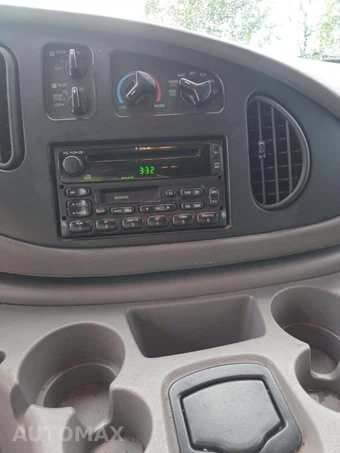2000 Ford E-150 Wagon XL 138.0" WB – miniatura 7