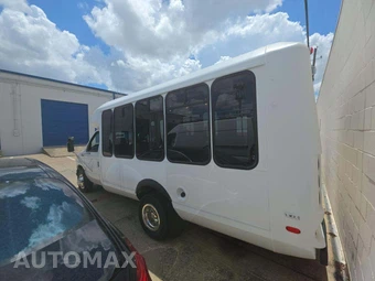 2000 Ford Super Duty E-350 Cutaway DRW - miniatura 2