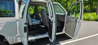 2000 Ford Super Duty E-350 Wagon XL 138.0" WB - miniatura 15