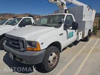 2000 Ford Super Duty F-450 Cab Chassis XL Regular Cab DRW