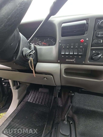 2000 Ford Super Duty F-550 Cab Chassis XLT Regular Cab DRW - miniatura 8