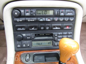2000 Jaguar XK8 Convertible - miniatura 15
