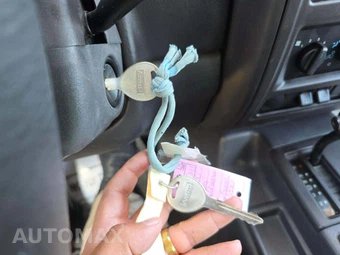 2000 Jeep Cherokee SE – miniatura 5