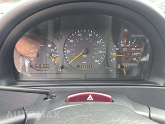 2000 Mercedes-Benz ML 320 - miniatura 6