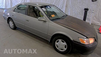 2000 Toyota Camry CE – miniatura 3