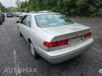 2000 Toyota Camry LE – miniatura 2
